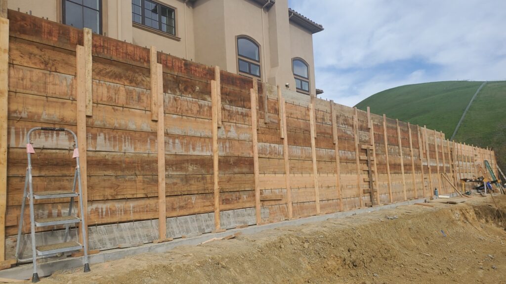 Concrete retaining wall form panels and bracing for seven foot high wall in Milpitas California