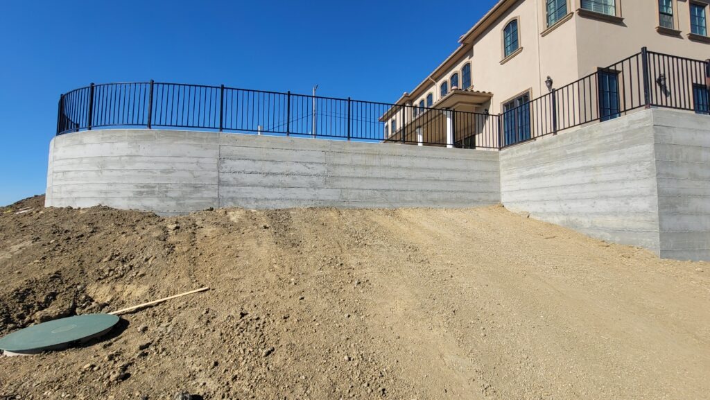 6 foot tall curved concrete retaining wall with smooth form finish in Milpitas CA Santa Clara County